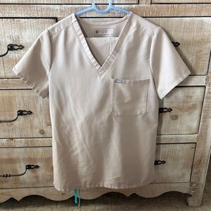 Figs Women’s Beige V-Neck Short Sleeve Jogger Set